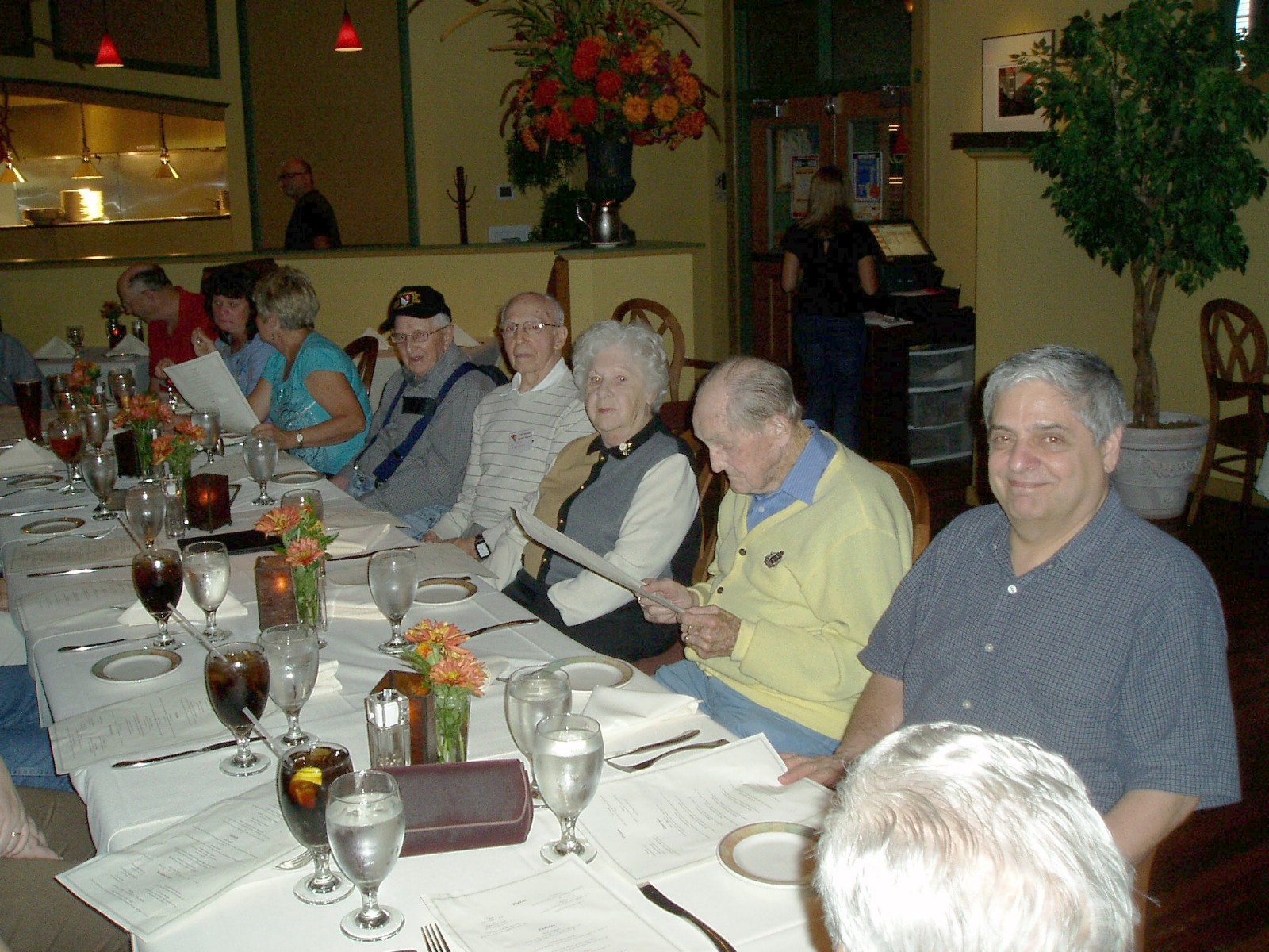Friday nite dinner - Donna, Don, John Z, Marguerite, Charlie and Carl S.JPG